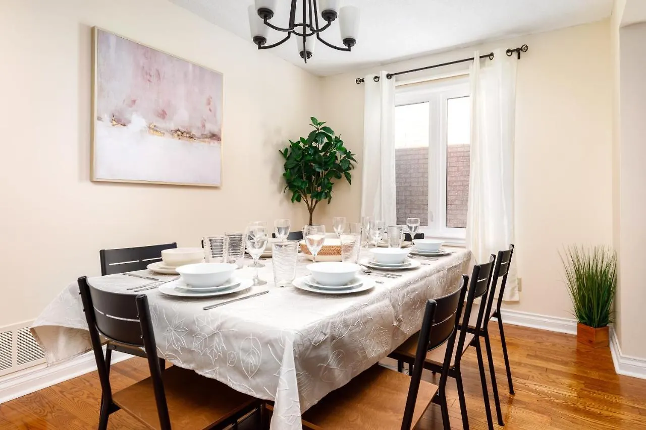 Holiday home Spacious & Quiet 4Bd House In Prime Location! Upper 2 Levels! Mississauga Canada
