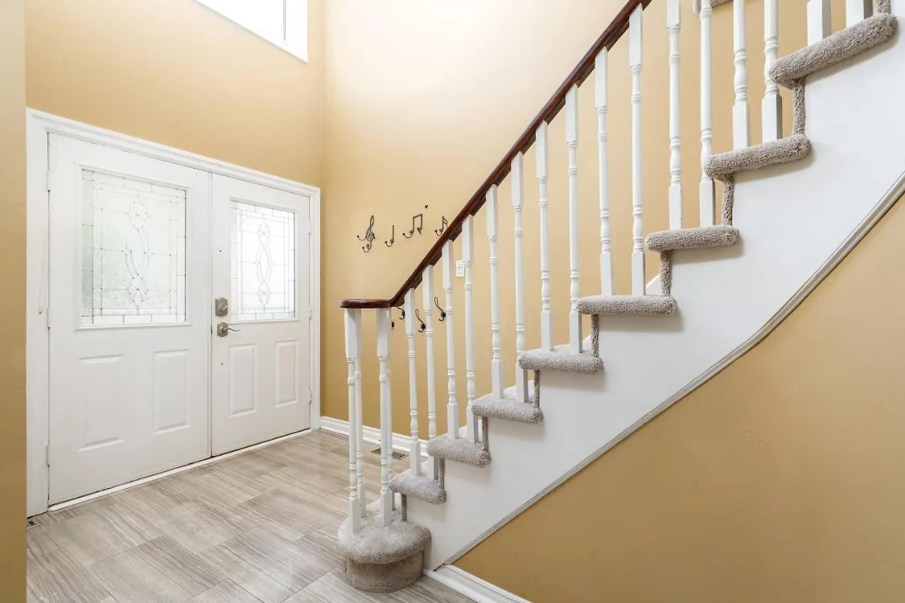 Spacious & Quiet 4Bd House In Prime Location! Upper 2 Levels! Mississauga 0*,  Canada