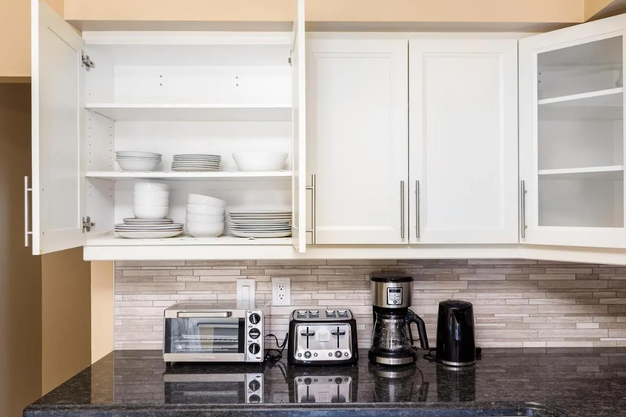 Spacious & Quiet 4Bd House In Prime Location! Upper 2 Levels! Mississauga