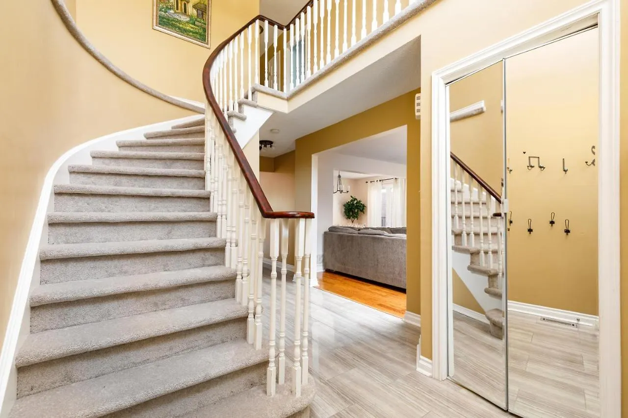 Spacious & Quiet 4Bd House In Prime Location! Upper 2 Levels! Mississauga 0*,  Canada