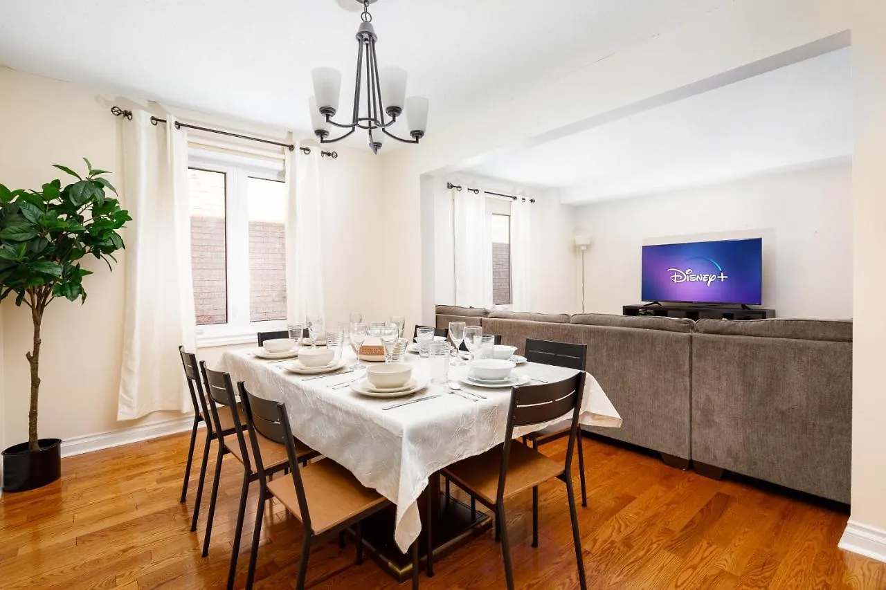 Holiday home Spacious & Quiet 4Bd House In Prime Location! Upper 2 Levels! Mississauga