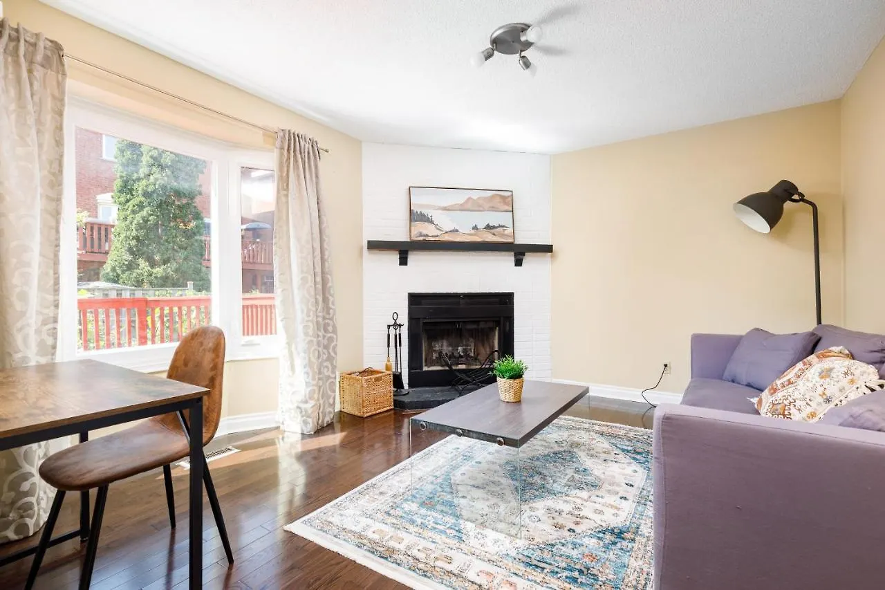 Spacious & Quiet 4Bd House In Prime Location! Upper 2 Levels! Mississauga